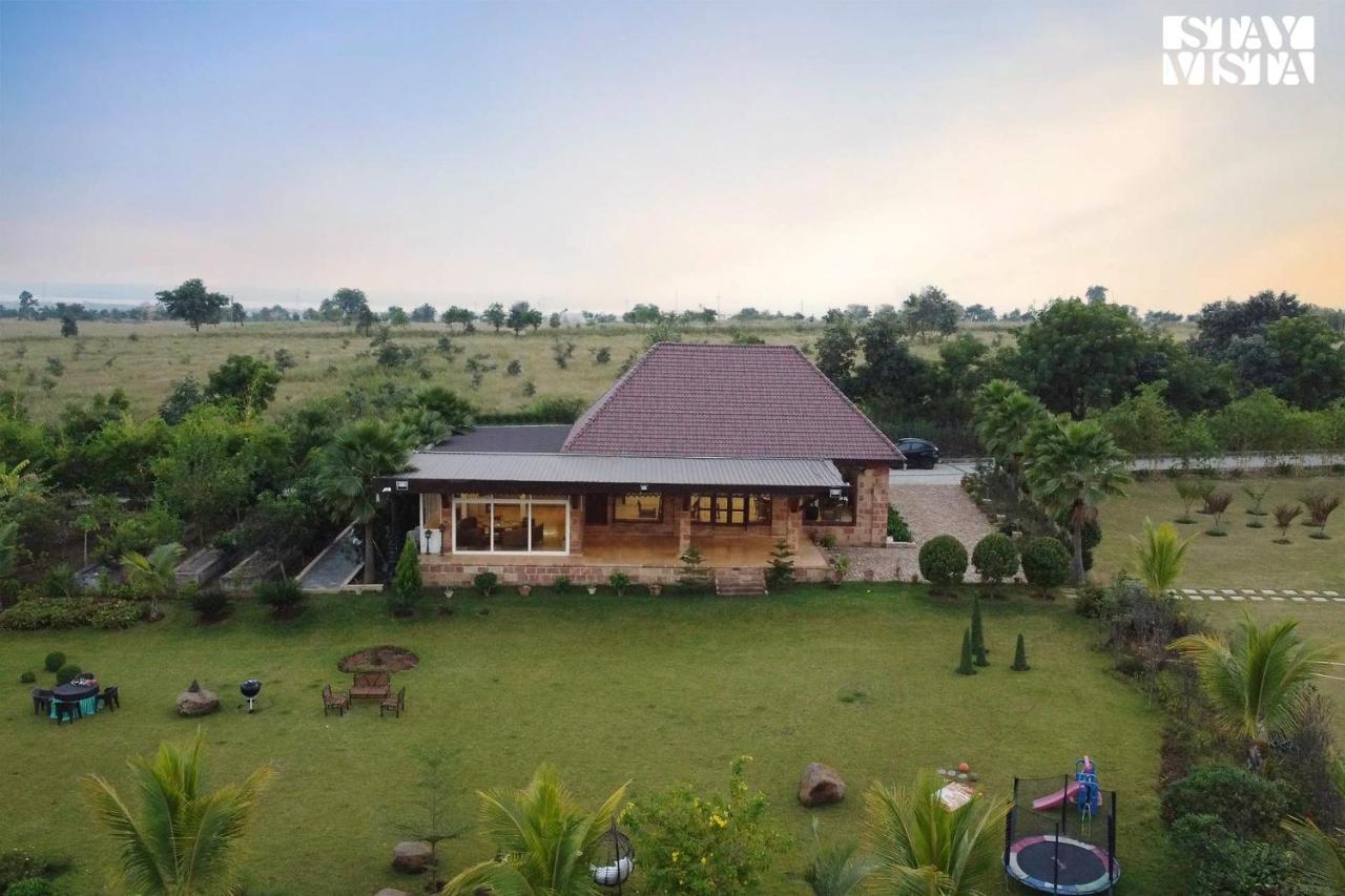 Stayvista'S Lakeside Whispers - Lake & Mountain-View Villa With Lawn & Indoor-Outdoor Games Nagpur Exterior foto